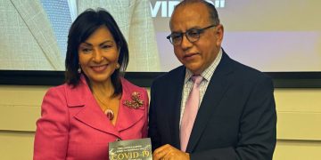 Médicos y diplomáticos en EE.UU. elogian libro sobre Covid-19 del Dr. Plutarco Arias