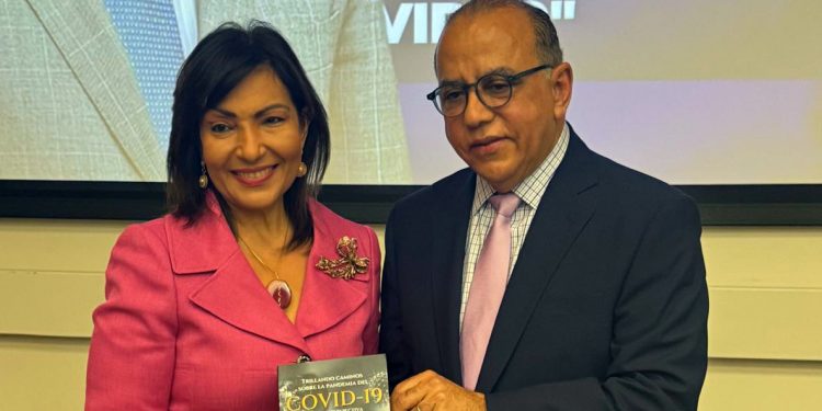 Médicos y diplomáticos en EE.UU. elogian libro sobre Covid-19 del Dr. Plutarco Arias
