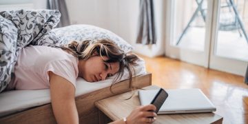 Por estas razones te cuesta levantarte por las mañanas, según la ciencia