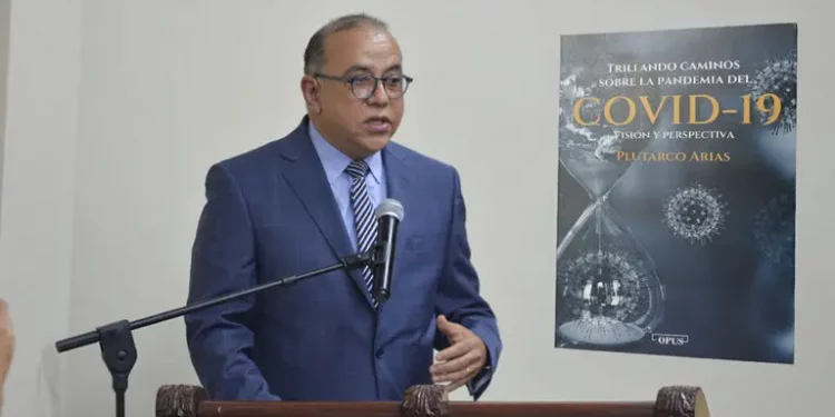 Especialistas de la medicina narran experiencias en un libro sobre el manejo del covid