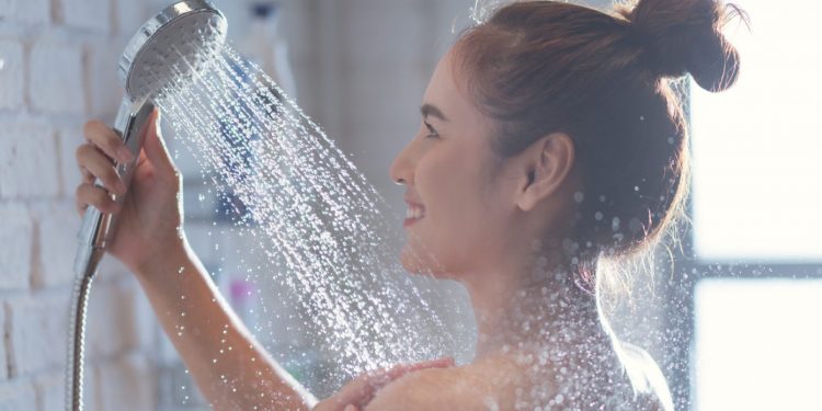 La ciencia aclara si es mejor ducharse por la mañana o por la noche