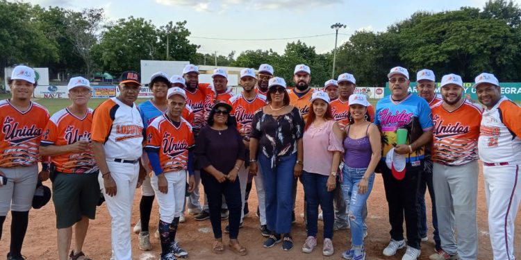 ALS recibió al equipo de softball Los Unidos del 27 de New York