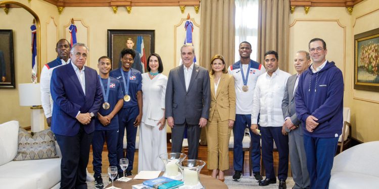 Presidente Abinader honra a medallistas olímpicos en Palacio Nacional