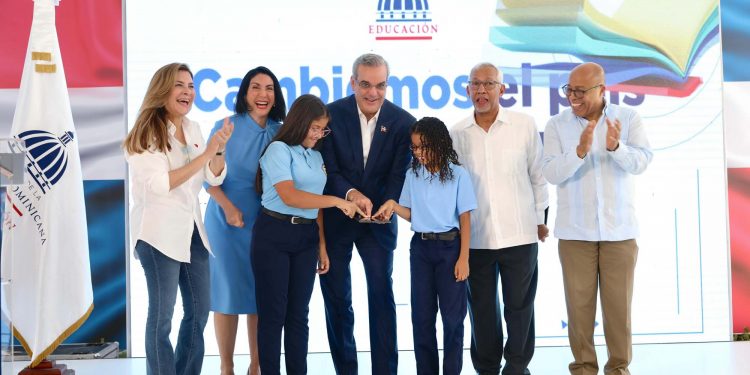 Presidente Abinader llama a un Pacto Nacional por la Calidad de la Educación
