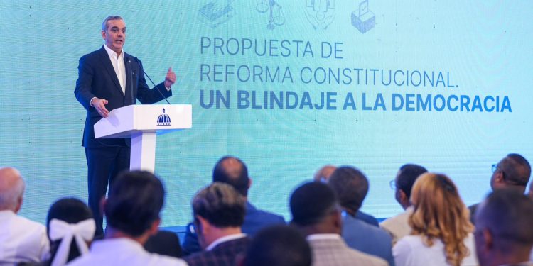 Presidente Abinader propone reforma constitucional para terminar con la reelección y el caudillismo