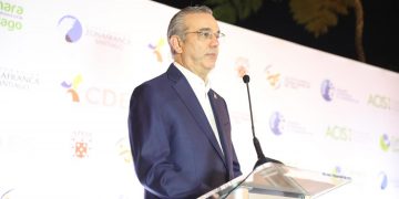 Abinader reafirma su compromiso con el desarrollo de Santiago y el Cibao en recepción de Compromiso Santiago