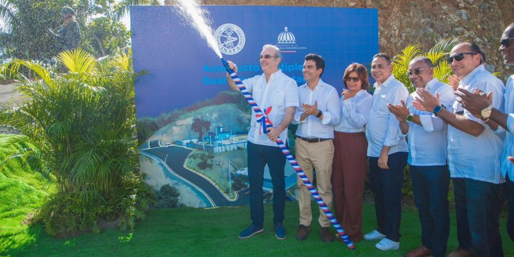 Presidente Abinader y Wellington Arnaud inauguran acueducto múltiple Guanuma-Los Botados en Monte Plata