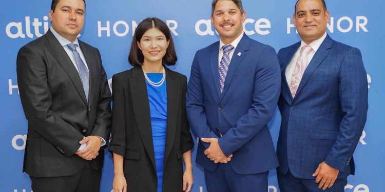 HONOR Magic V2, el plegable más delgado del mundo, llega a República Dominicana con Altice