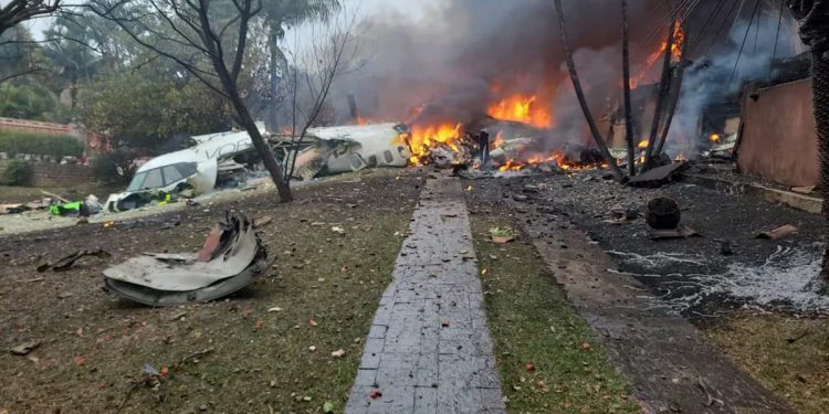 Avión de pasajeros se estrella en Brasil: 61 Fallecidos en Sao Paulo