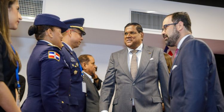 Presidente de Surinam, Chandrikapersad Santokhi, llega a RD para juramentación de Abinader