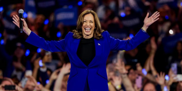Kamala Harris desafía a Trump en Milwaukee, lugar de su consagración como candidato Republicano