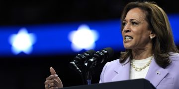 Kamala Harris es acusada de copiar propuestas de Trump en campaña electoral