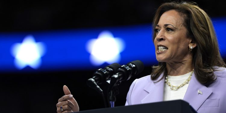 Kamala Harris es acusada de copiar propuestas de Trump en campaña electoral