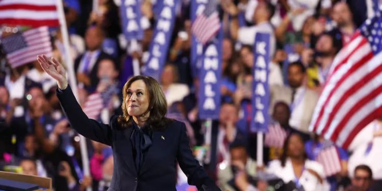 Kamala Harris acepta candidatura demócrata con un llamado a la unidad para evitar el regreso de Trump
