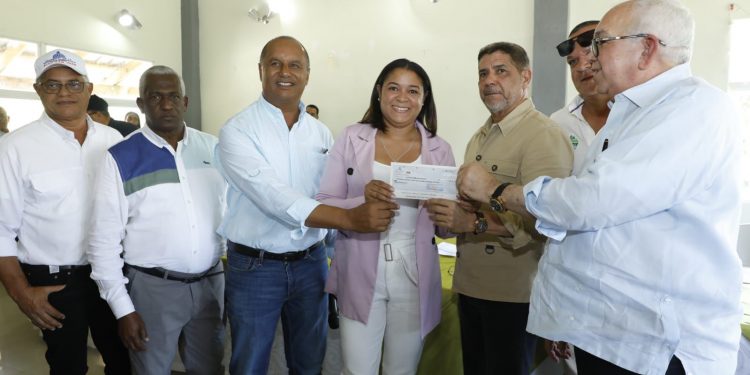 Ministro de Agricultura Limber Cruz refuerza el apoyo al campo en Constanza con la «Ruta de Solidaridad Agropecuaria»