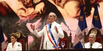 Abinader y Peña asumen segundo mandato con promesas de reformas y desarrollo