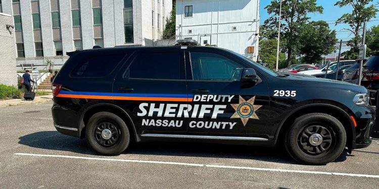 Tragedia Familiar en NY: Hombre deprimido por venta de casa mata a 3 hermanos, sobrina y se suicida