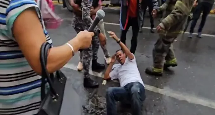 Condena y medidas disciplinarias tras agresión policial a reportero en Santiago