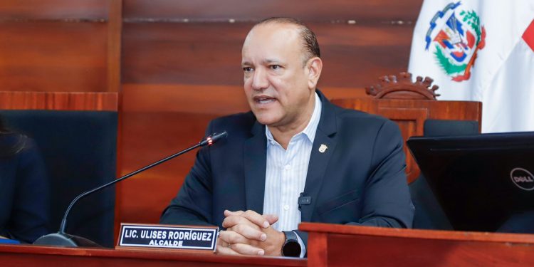Alcalde Ulises Rodríguez llama a regidores a trabajar por una gestión histórica en Santiago