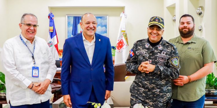 Alcalde Ulises Rodríguez y general Jiménez Reynoso subrayan avances en Seguridad Ciudadana en Santiago