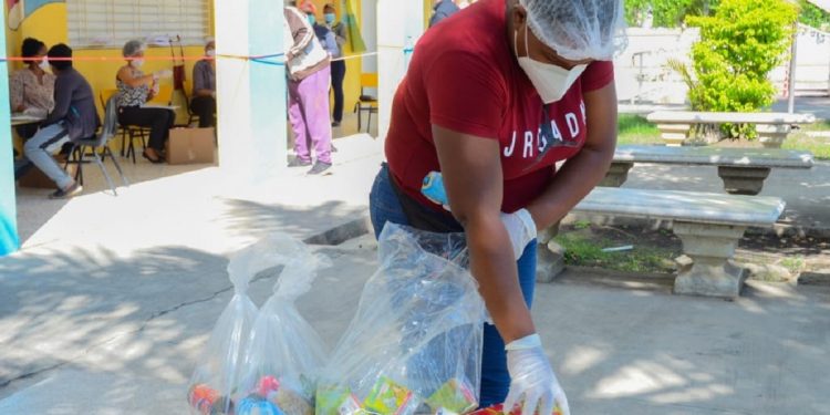 Víctor Castro garantiza alimentos y kits escolares en todos los centros educativos desde hoy