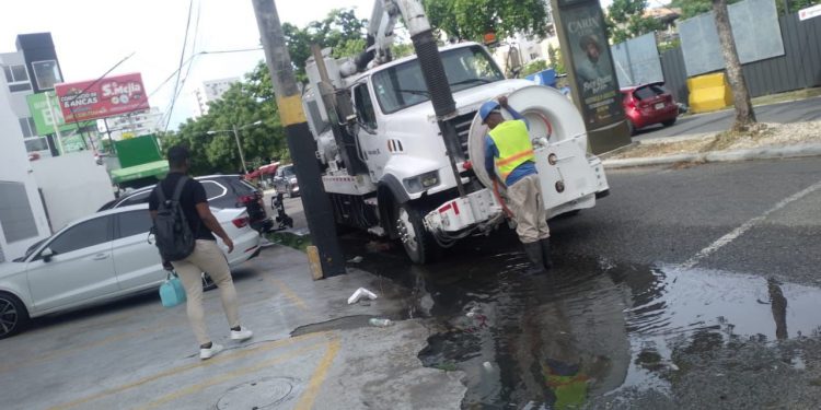 Operativos de limpieza intensificados en el Distrito Nacional ante alerta de lluvias