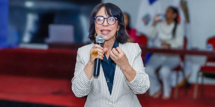 Alcaldía de Santiago promueve lactancia materna con charla para futuras madres