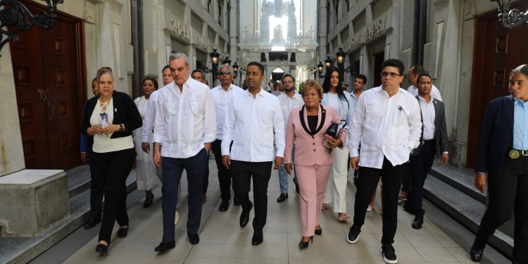 Presidente Abinader Supervisa Remozamiento del Faro a Colón