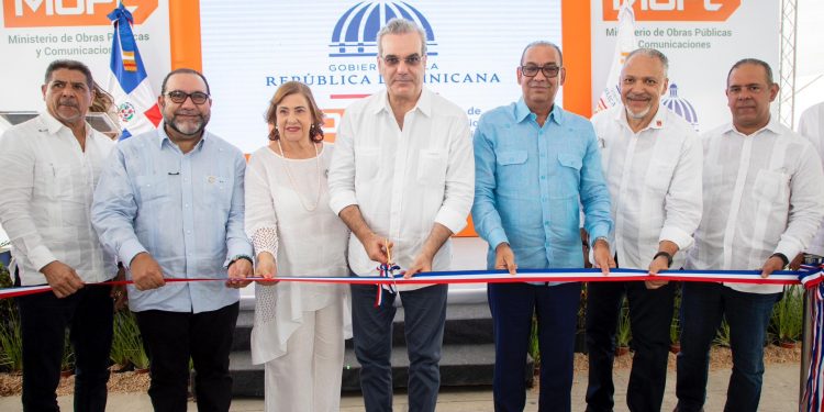 Abinader inaugura el reconstruido Mercado Municipal de La Vega tras ocho años de su destrucción por incendio