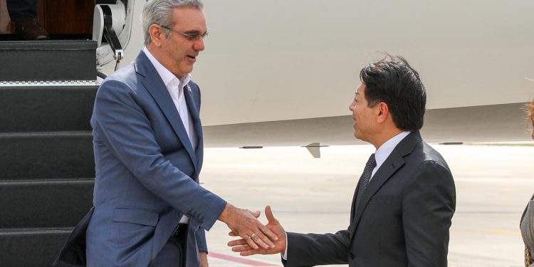 Presidente Abinader llega a Ciudad de México para asistir a la toma de posesión de Claudia Sheinbaum