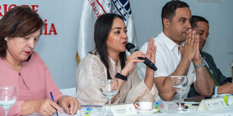 Ministra de Interior y Policía insta a las gobernadoras provinciales a trabajar por la paz y seguridad ciudadana