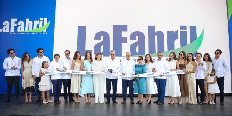 La Fabril inaugura su tercera refinería en Santiago con la presencia del presidente Abinader y la vicepresidenta Raquel Peña