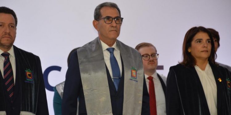 UNICARIBE reconoce al general Luciano Díaz Morfa en su Quincuagésima Tercera Graduación Ordinaria