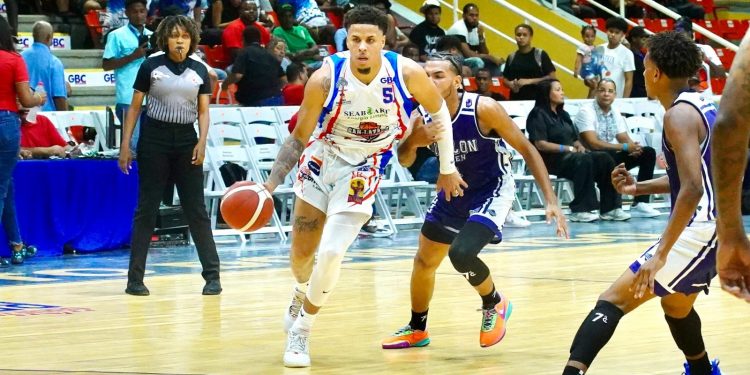 Omar Silverio anota 25 puntos en la primera victoria de San Lázaro