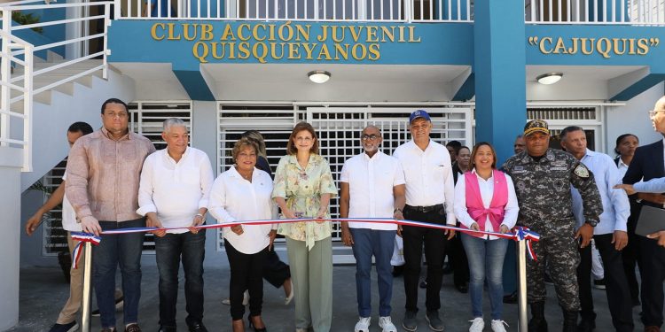 Raquel Peña entrega el club deportivo Cajuquis totalmente remodelado en Santo Domingo Oeste