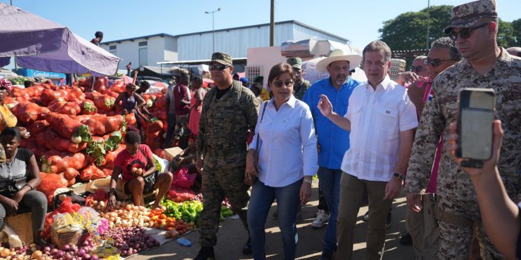 Ministro Bisonó supervisa el mercado binacional de Dajabón y evalúa apertura de pasarela fronteriza
