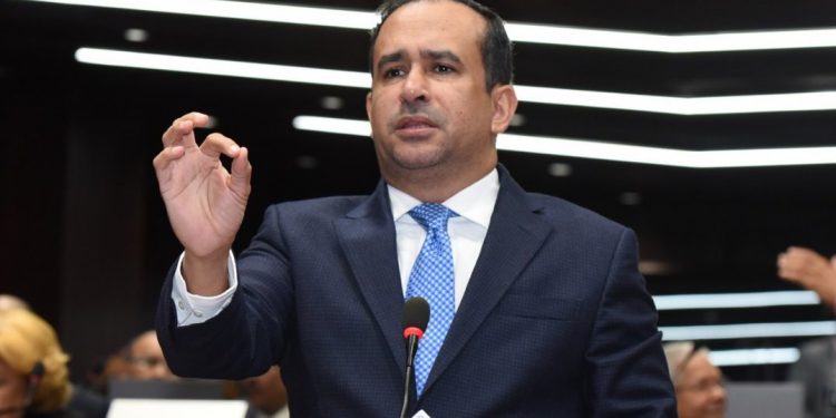 Víctor Suárez presenta su rendición de cuentas 2020-2024: De líder del PLD a aliado del PRM y Abinader