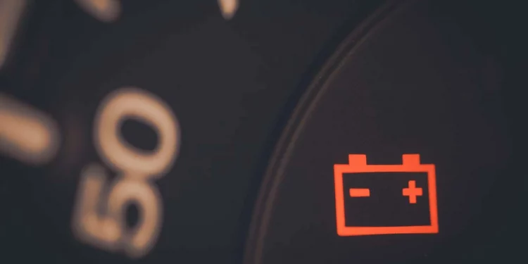 Los descuidos que aceleran el desgaste de la batería de tu auto
