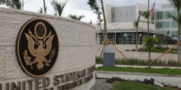 Solicitantes de visa a EE.UU. podrán entrar con celulares a la embajada a partir del 23 de septiembre