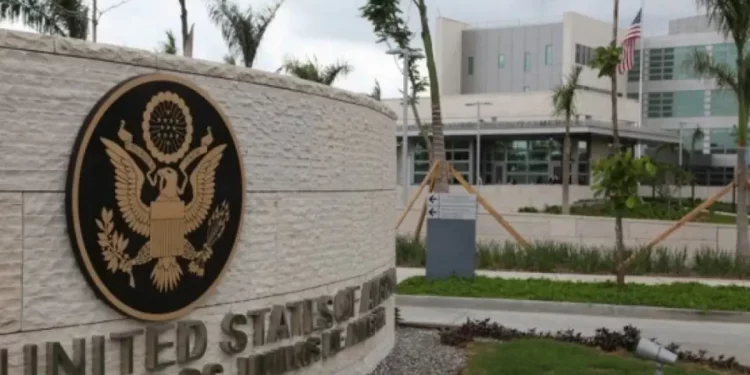 Solicitantes de visa a EE.UU. podrán entrar con celulares a la embajada a partir del 23 de septiembre