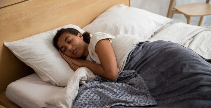 Lo que tu rutina nocturna dice sobre tu salud mental, según la investigación científica