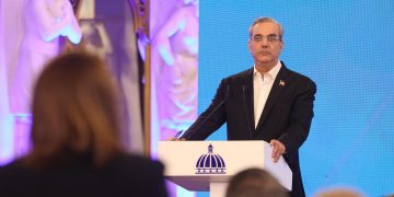 Presidente Abinader confirma cierre del espacio aéreo con Haití hasta nuevo aviso