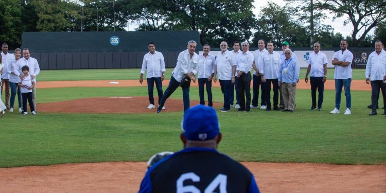 Presidente Abinader inaugura remozado Estadio José Briceño en Puerto Plata tras décadas de abandono