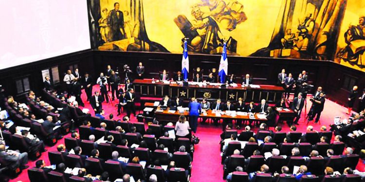 Asamblea Nacional aprueba modificaciones a siete artículos de la Constitución en proceso de reforma