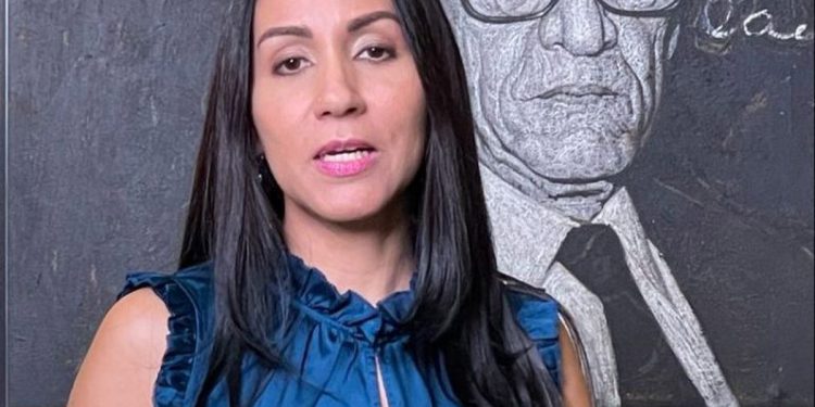 Claudia Rita Abreu renuncia al PLD por «olvidar su rol opositor» y cuestiona vínculos con el gobierno