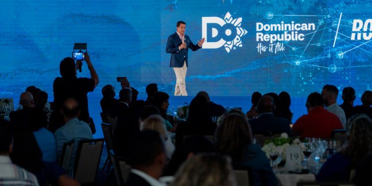 David Collado presenta la oferta turística de la República Dominicana en Orlando