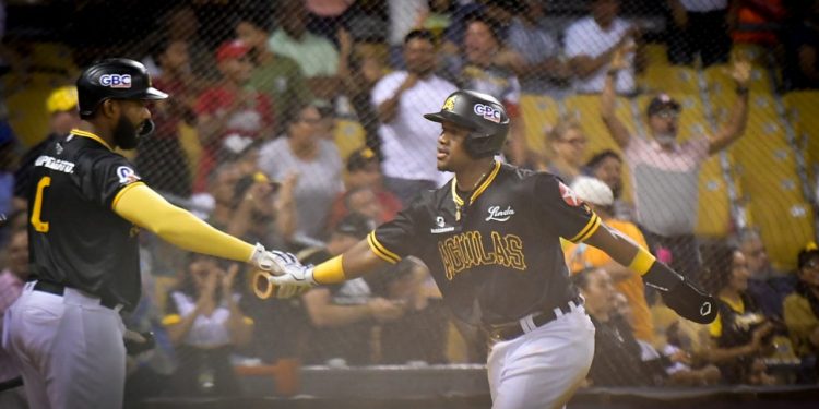 Águilas Cibaeñas vencen a las Estrellas Orientales en casa y debutan a Yadier Molina como nuevo mánager