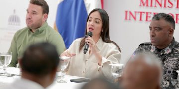 Ministra de Interior y Policía se reúne con comerciantes y líderes comunitarios para dialogar sobre la Operación Garantía de Paz