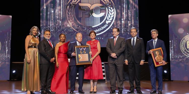 La Federación Dominicana de Comerciantes reconoce a Pepín Corripio en su 50 Aniversario