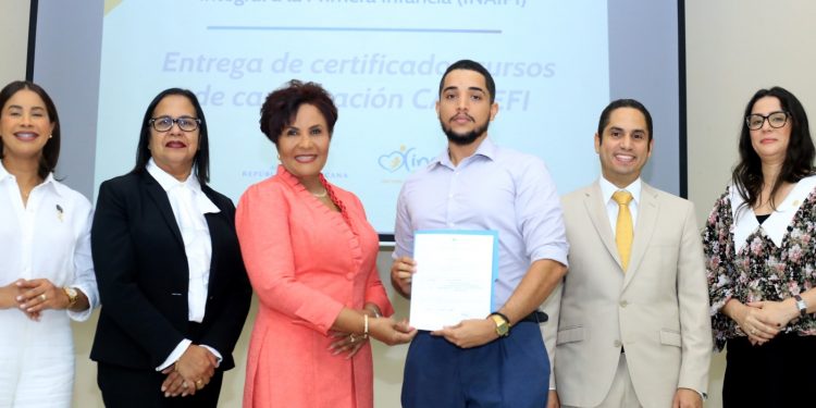INAIPI reconoce a 100 colaboradores capacitados en gestión fiscal por CAPGEFI